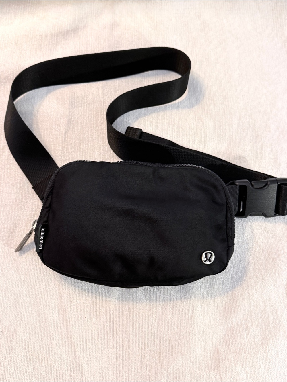 lululemon Athletica Weatherproof Everywhere Black Waist Sling Bag 1L